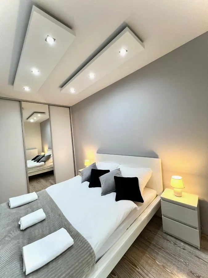 Wola Apartments 바르샤바 폴란드