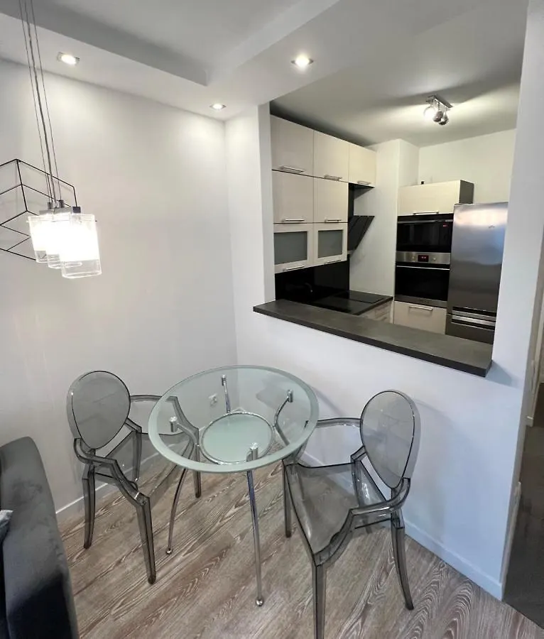 Wola Apartments 바르샤바